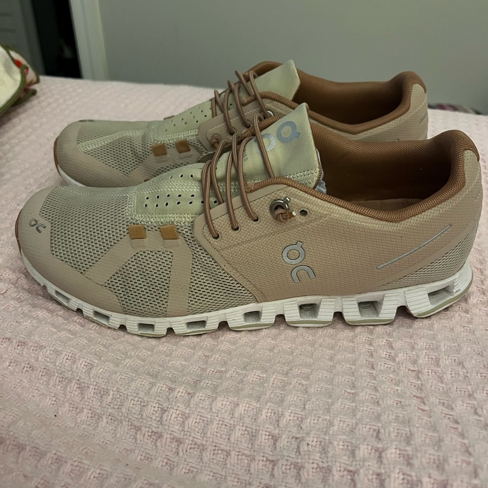 On Cloud Women’s Tennis Shoes